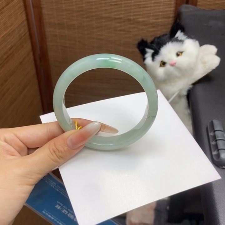翡翠手镯未镶嵌60圈口