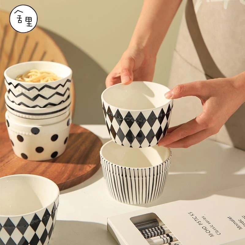 赫本风碗具套装陶瓷米饭碗4碗4勺网红沙拉碗釉下彩餐具