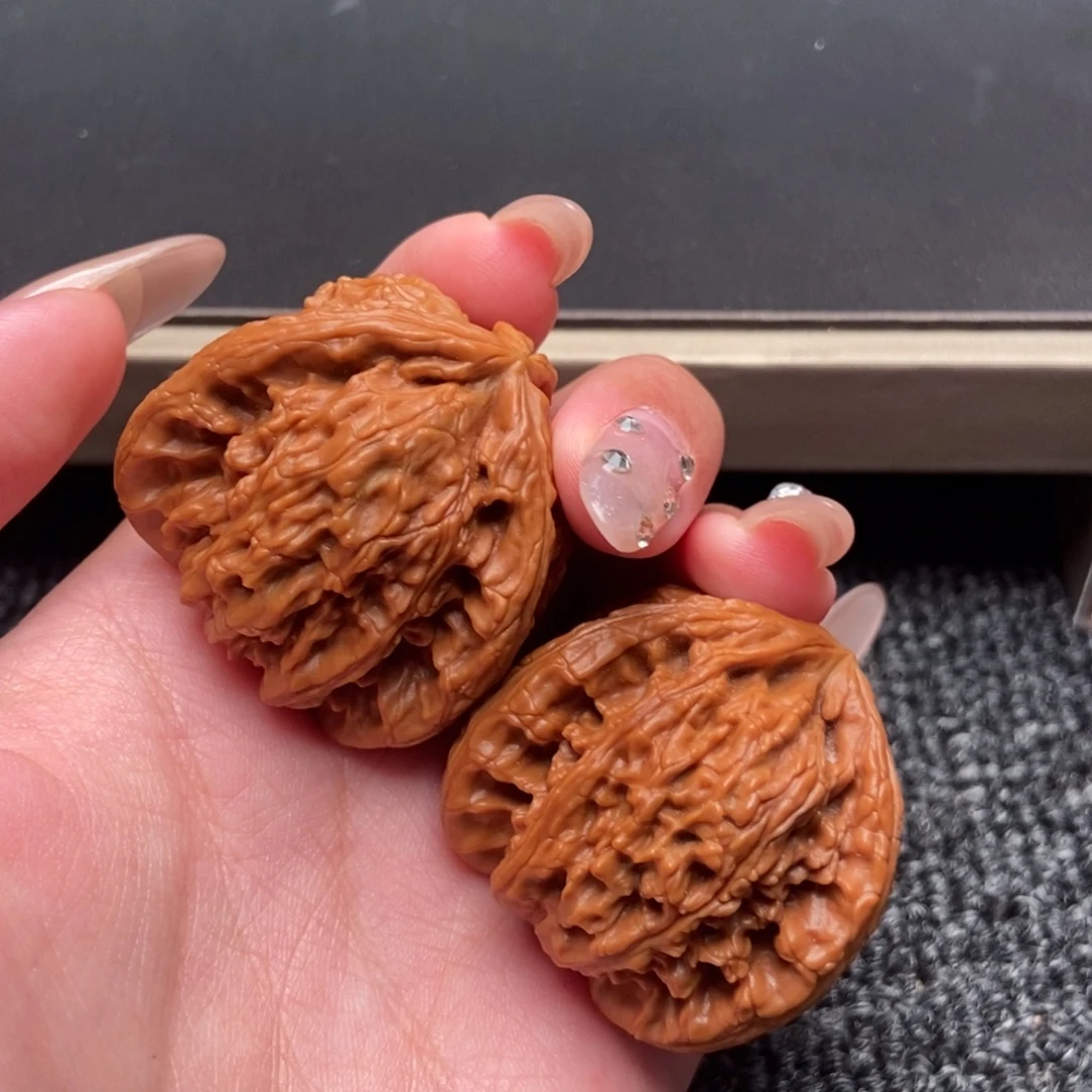 远***木质类白狮子正奔