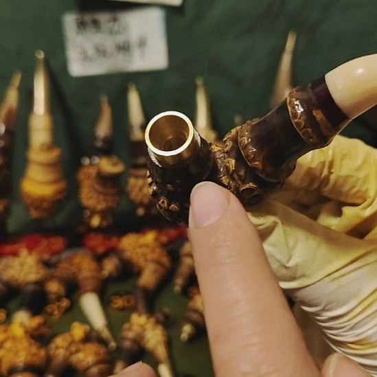 人***。贵州特色竹根烟斗工艺品手把件