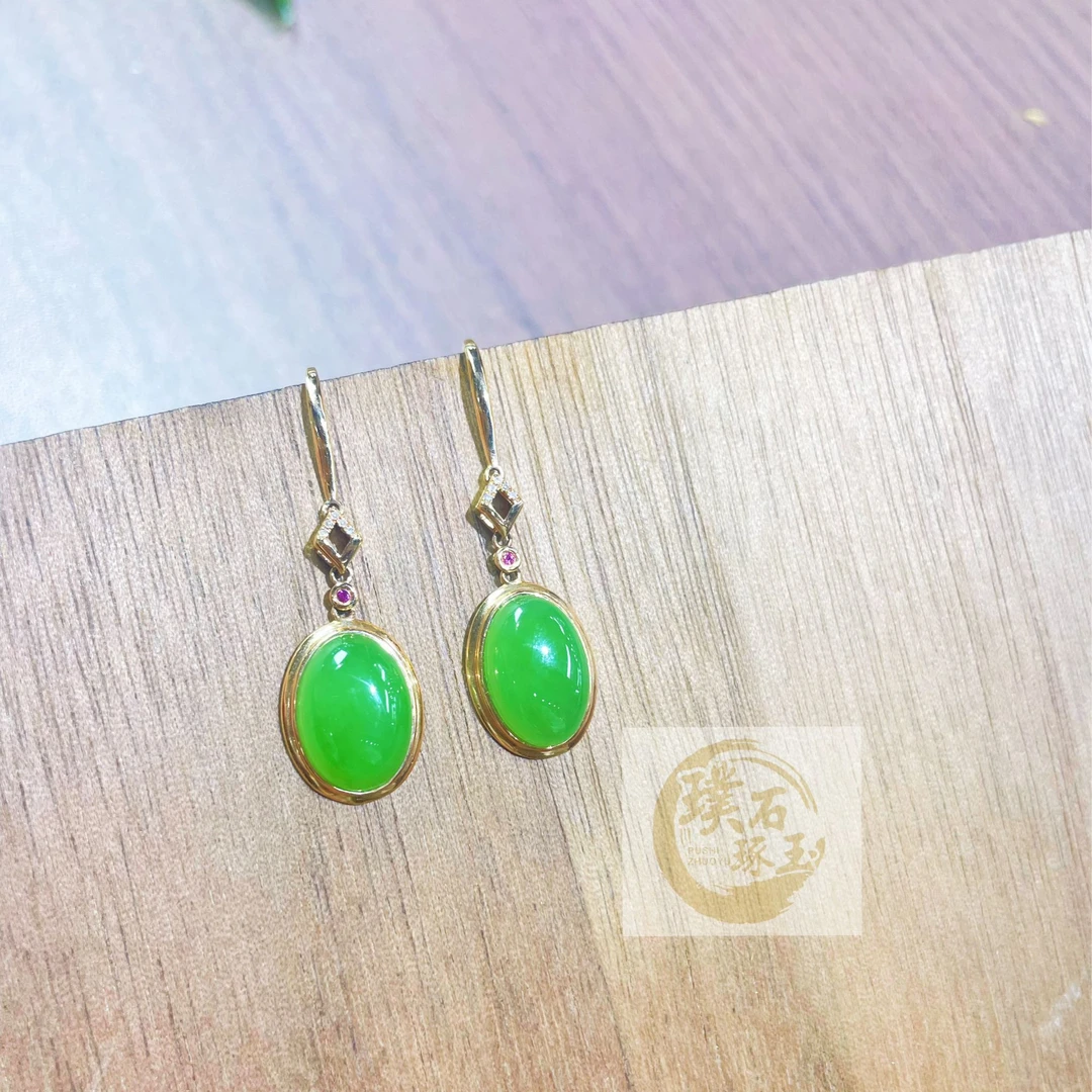 18k金镶碧玉苹果绿耳吊 女士精品苹果绿K金镶嵌耳钩款耳饰