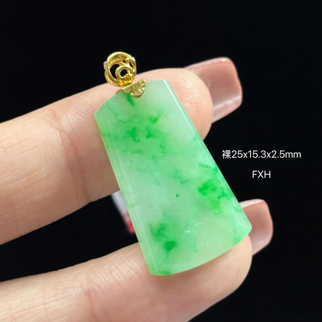 《缅甸翡翠珠宝严选》冰飘阳绿无事牌玉石吊坠（下单女款质询）FXH