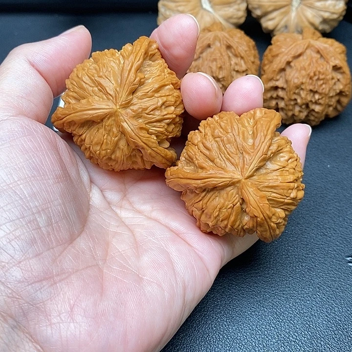 恩***硕文玩核桃把件白奔