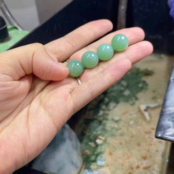 雷***谋未镶嵌定制翡翠边角料