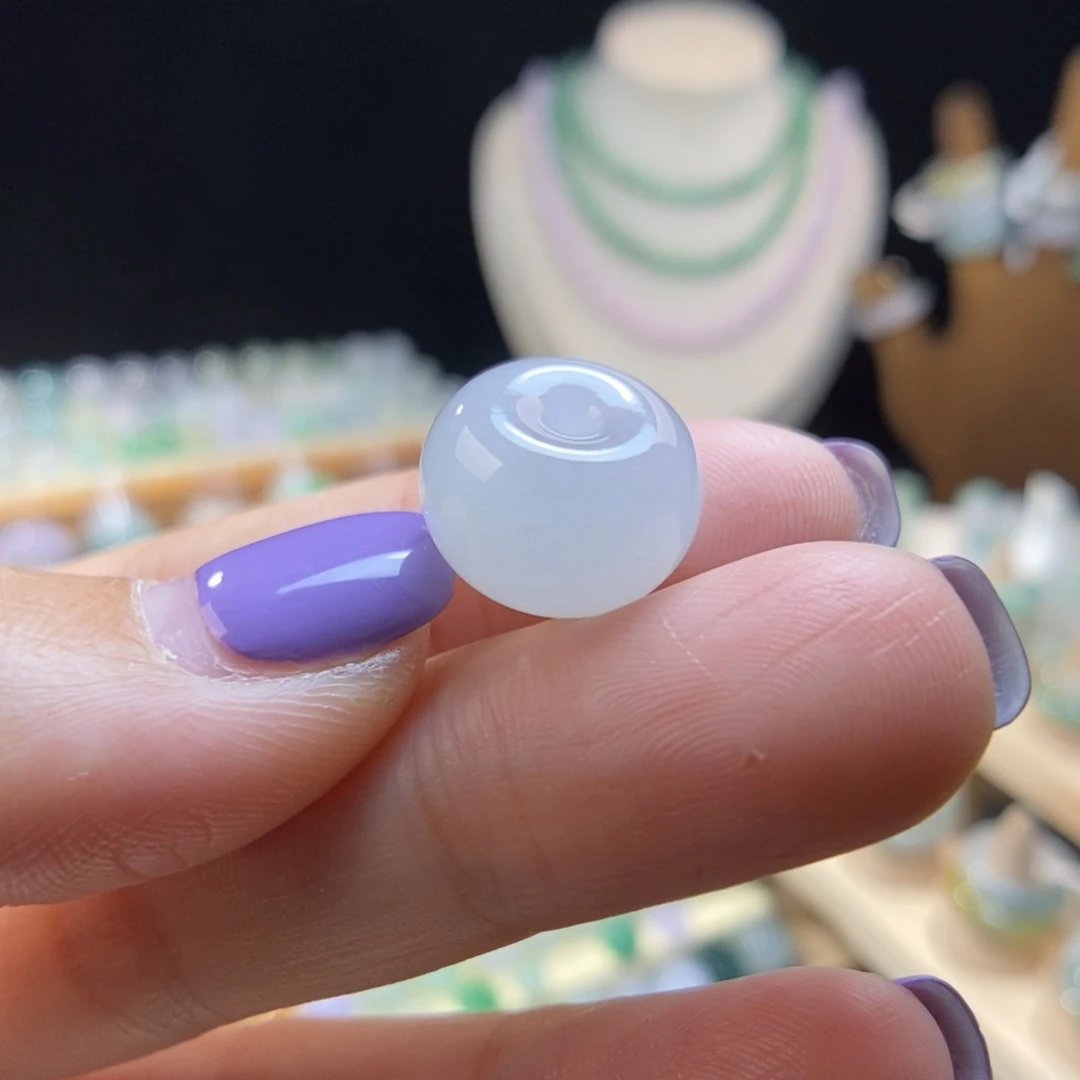 翡翠未镶嵌颈饰白冰