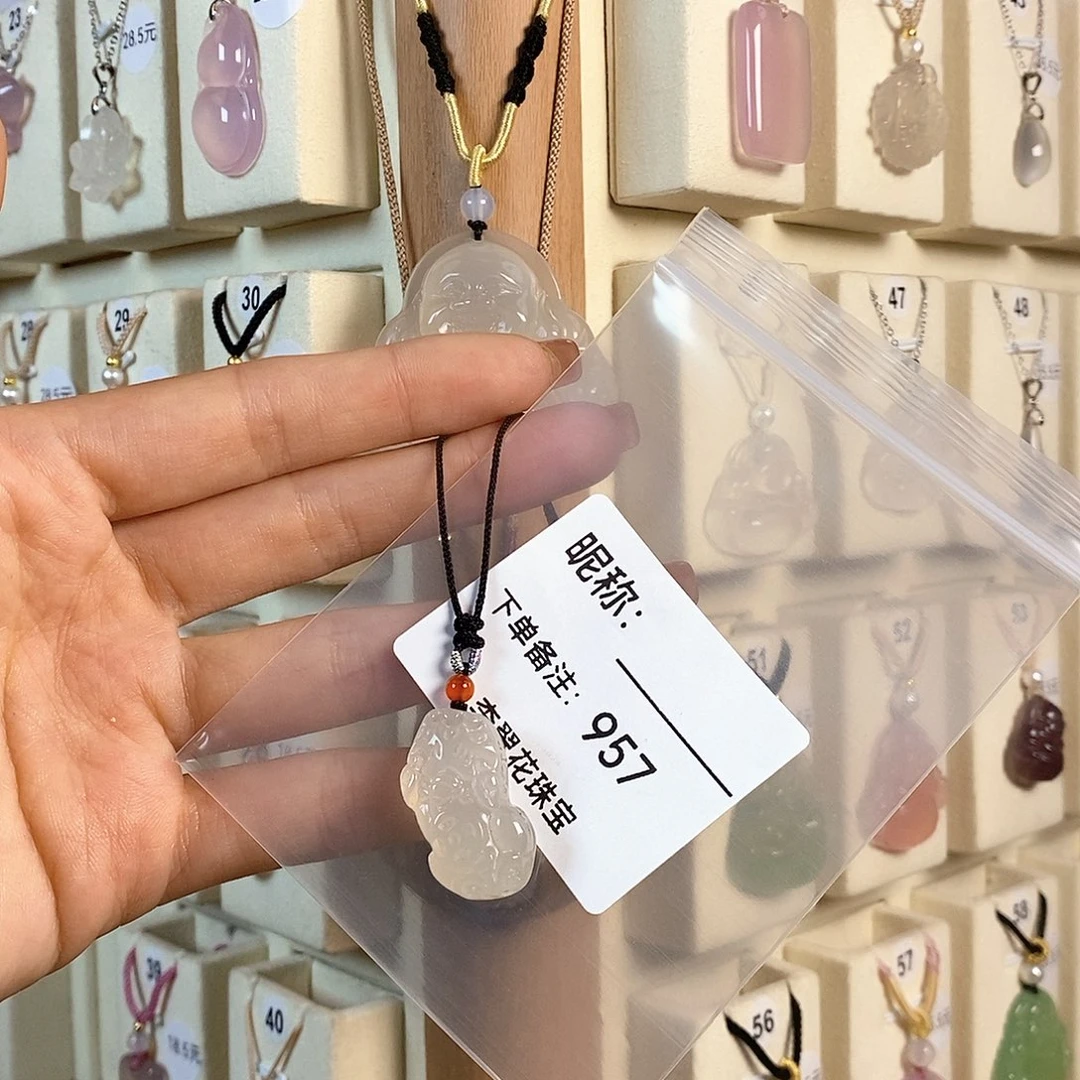 玛瑙/玉髓颈饰未镶嵌与****.