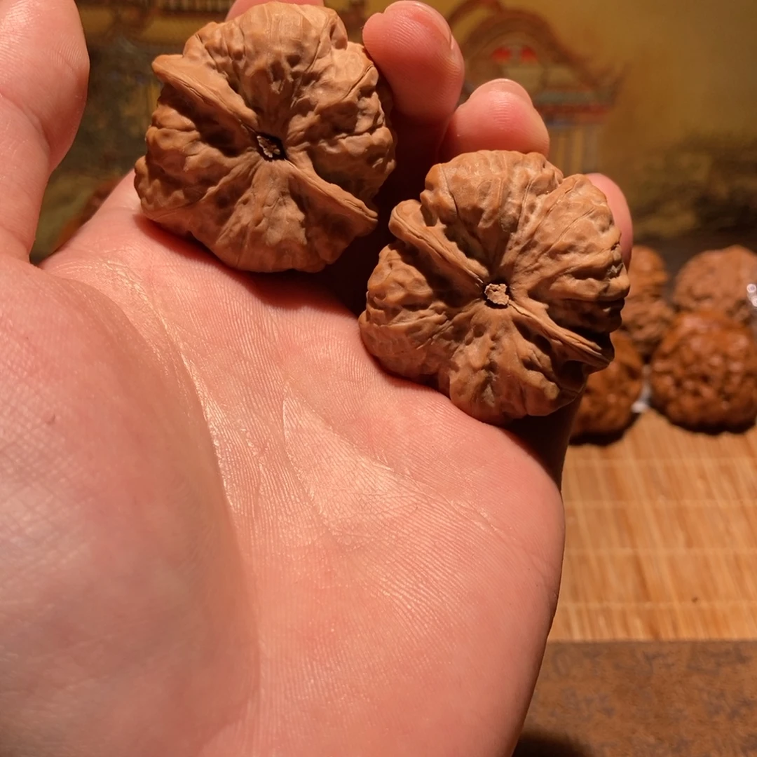 小***人大叶紫檀（黑酸枝木类）蛤蟆头核桃D06