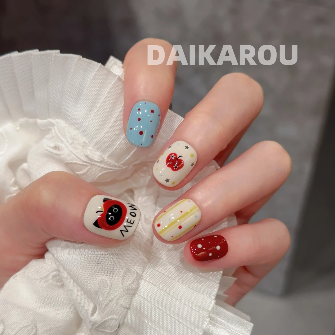 喵的苹果狂想 黛卡柔 预售 哇擦么 新甲型 短椭圆手工穿戴甲10片