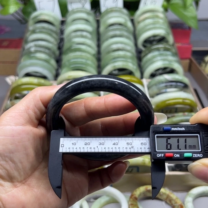 蛇纹石玉未镶嵌手镯63