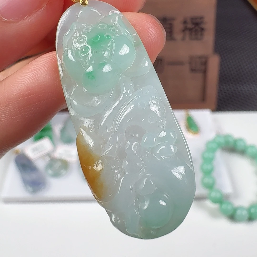 翡翠18K金镶嵌颈饰