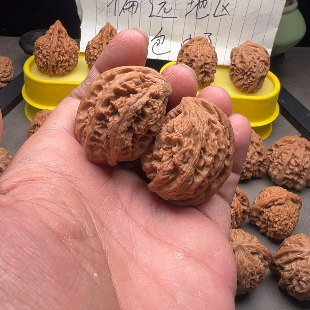 文玩核桃把件麦穗虎头半壁