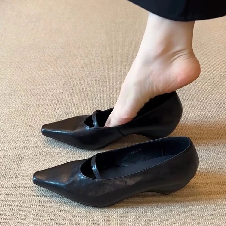 羊皮版~法式复古女巫鞋新款小众尖头一字带单鞋女百搭玛丽珍通勤