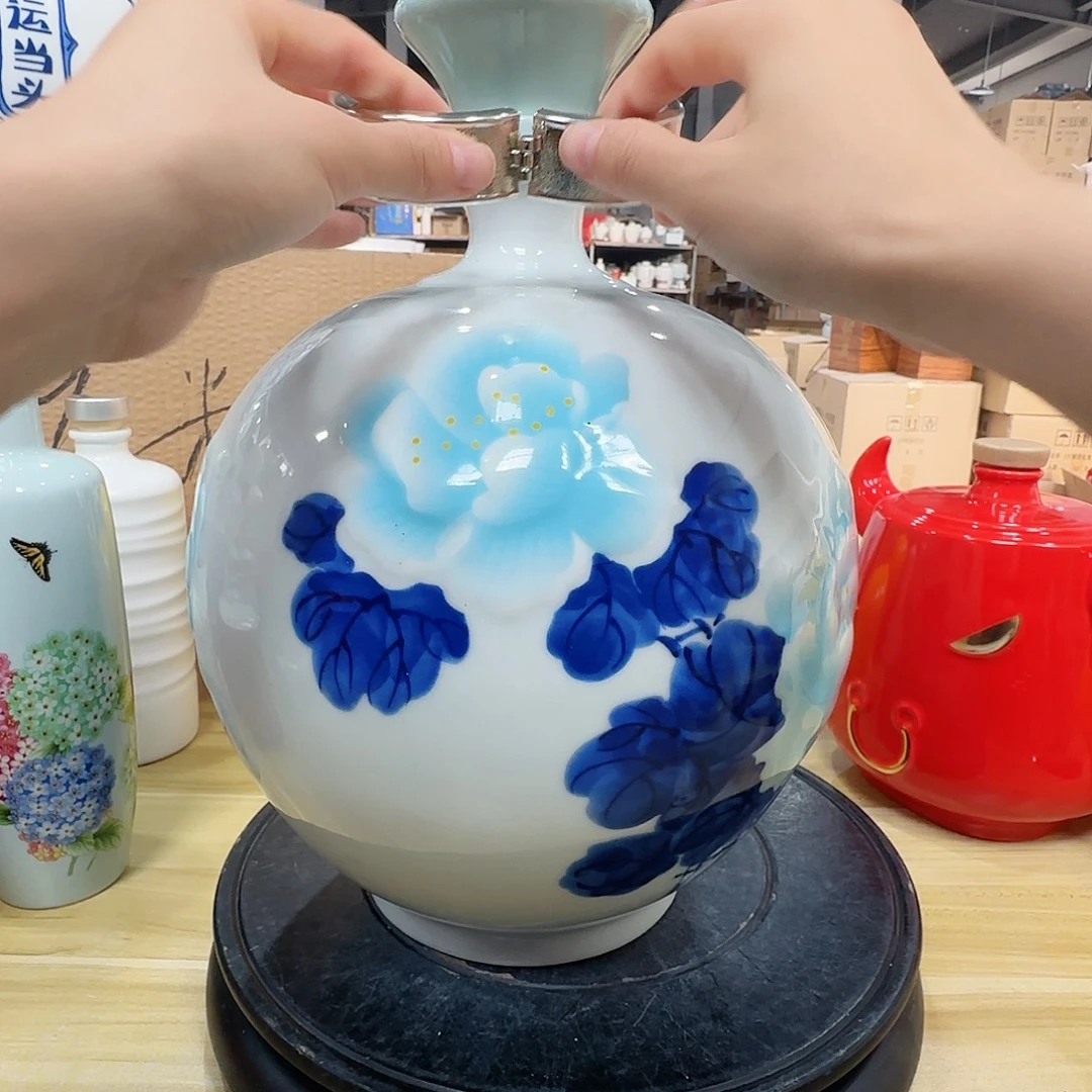 10斤装圆牡丹酒瓶1个，微瑕福利