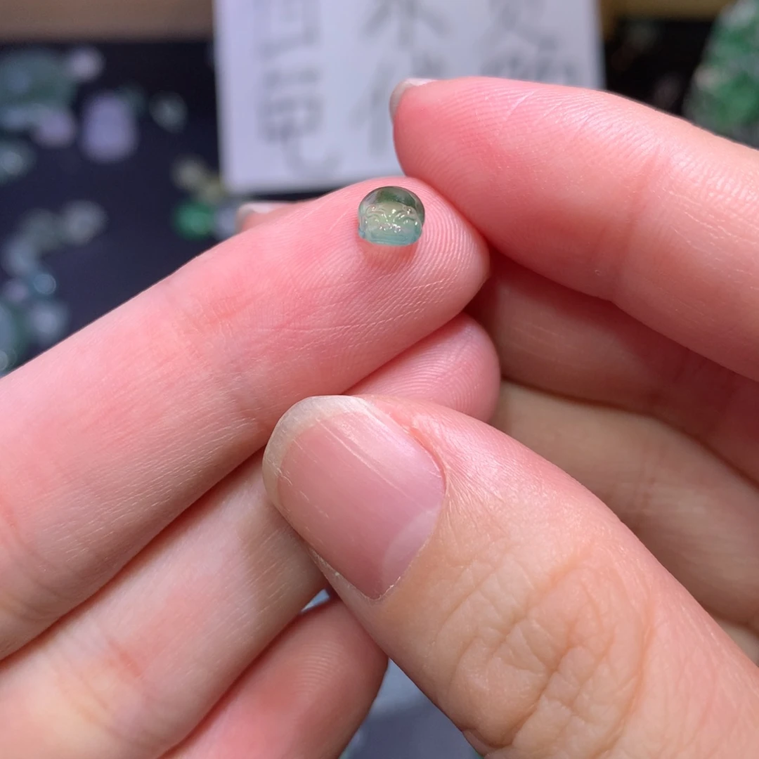 翡翠未镶嵌颈饰金蟾