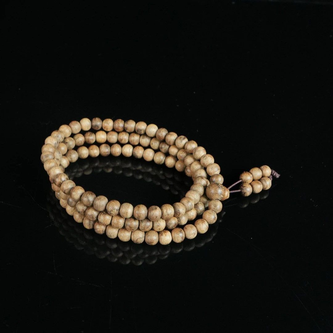 A8244 莱特岛软丝黑油沉香念珠 0.63cm  6.78g