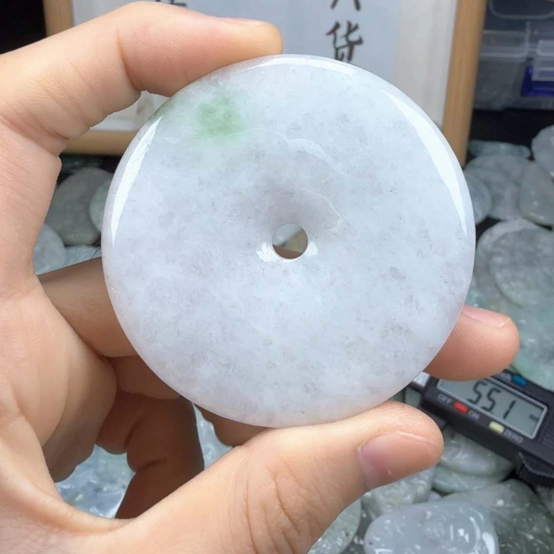 翡翠挂件未镶嵌翡翠