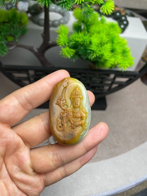 黄沁独籽观音纯手工雕刻挂件