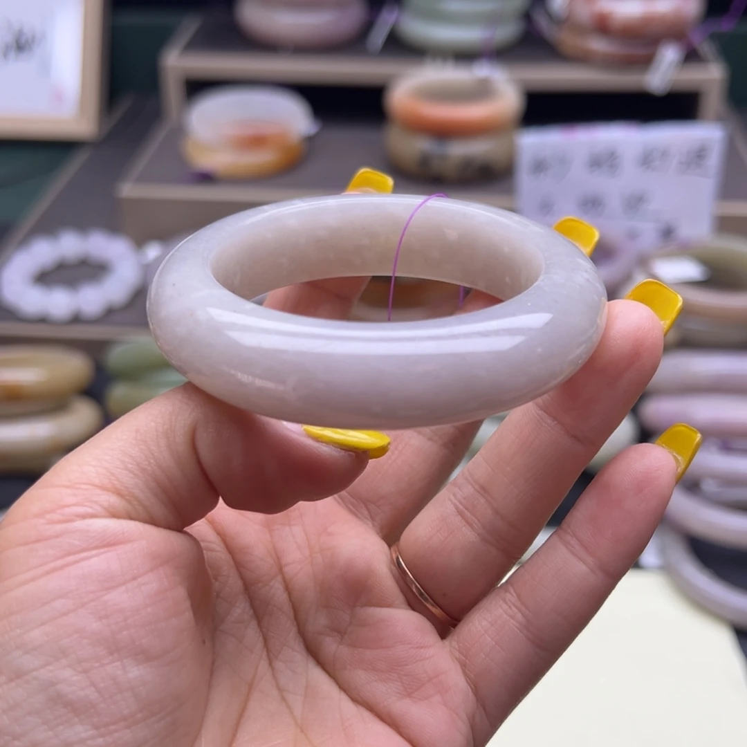 石英质玉（佘太翠）未镶嵌手镯