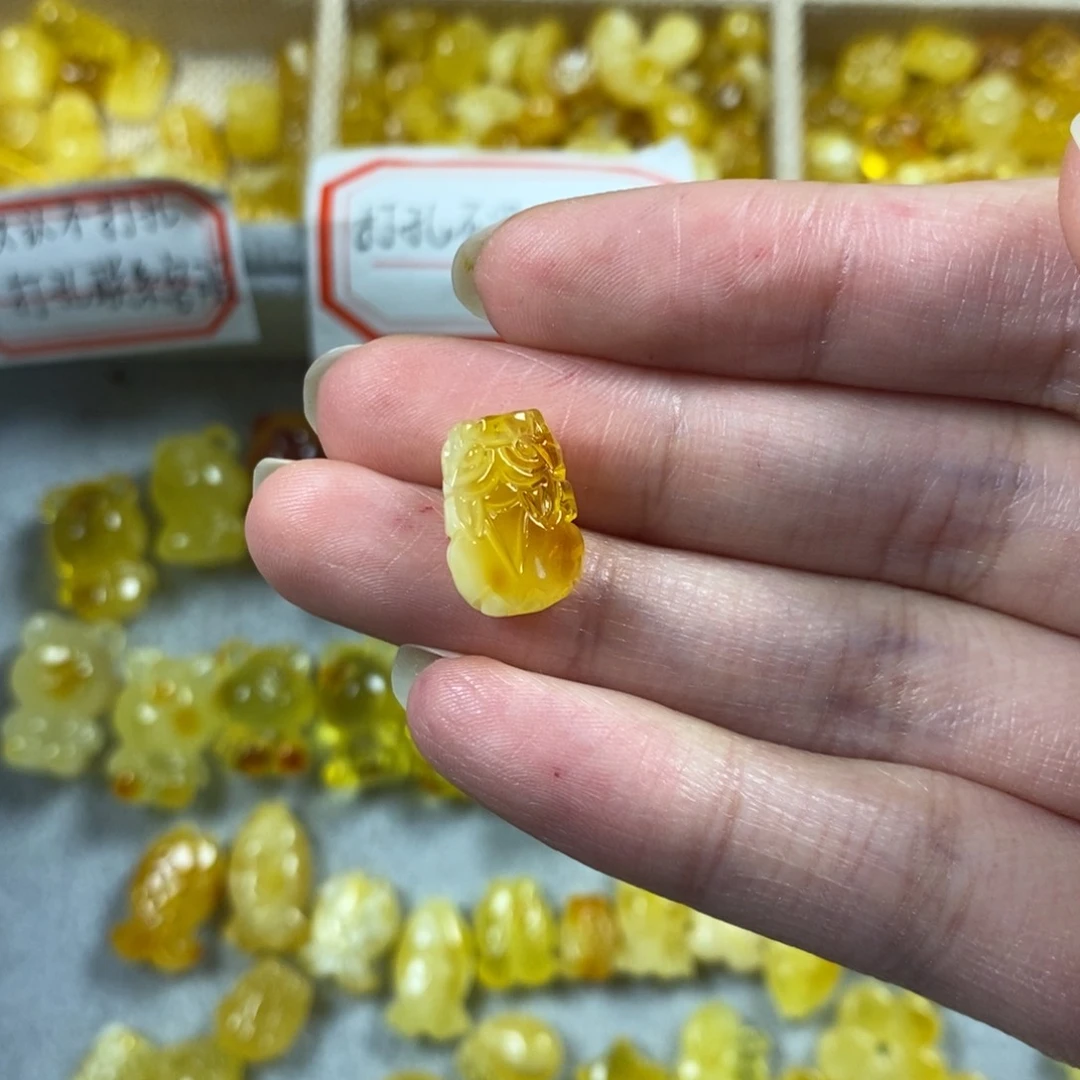 琥珀裸石未镶嵌J***y貔貅