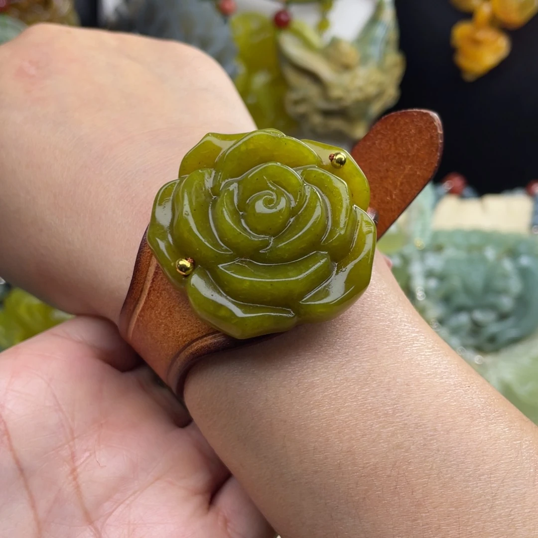 未镶嵌蛇纹石玉颈饰