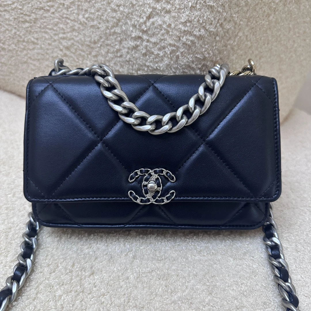 99新 Chanel/香奈儿 19bag woc新款黑银包/优品