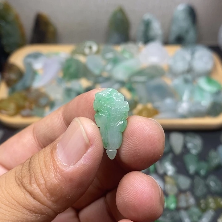 颈饰未镶嵌翡翠白菜