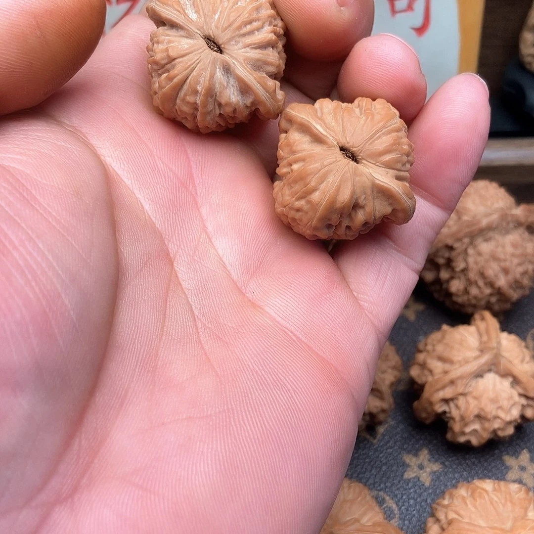 文玩核桃吊坠花****！山地楼