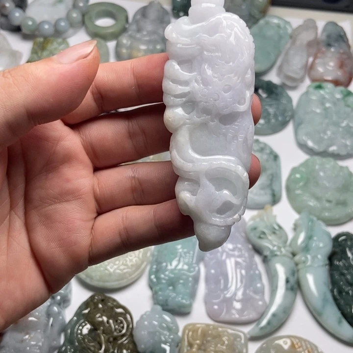 翡翠未镶嵌颈饰龙笔66