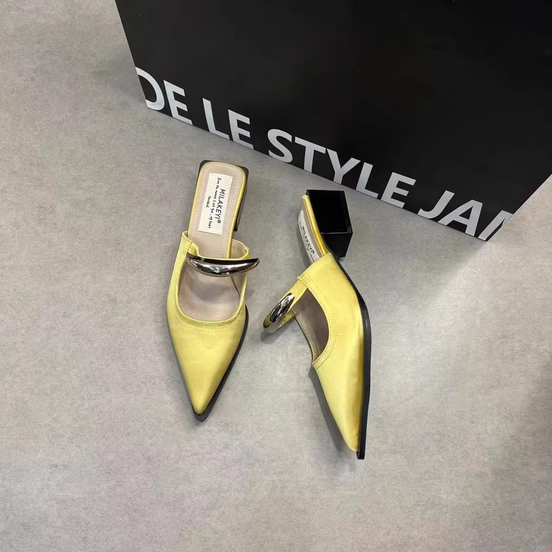 一脚蹬包头半拖鞋女单鞋粗跟尖头2025新款春夏金属扣法式凉拖鞋女