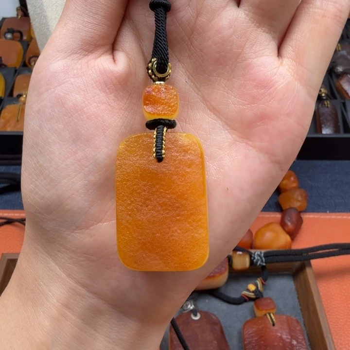 蜜蜡未镶嵌吊坠(赠链)