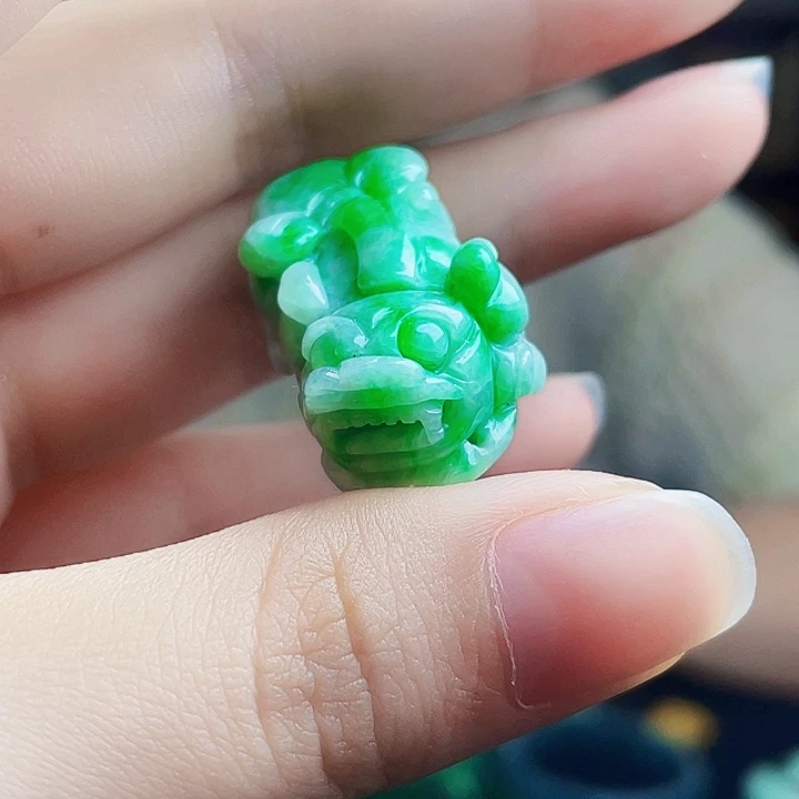 翡翠未镶嵌颈饰多样性