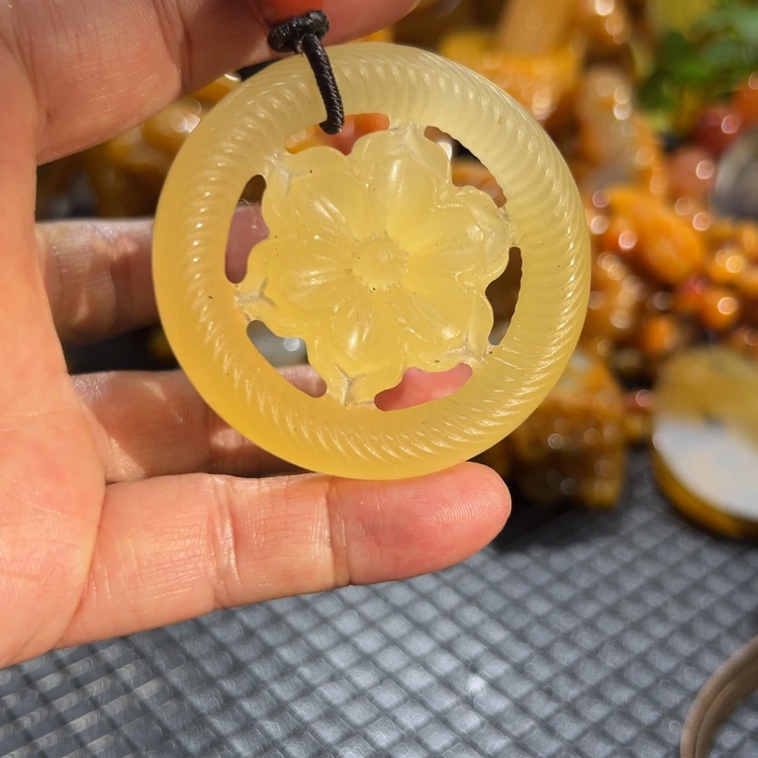 石英质玉未镶嵌颈饰