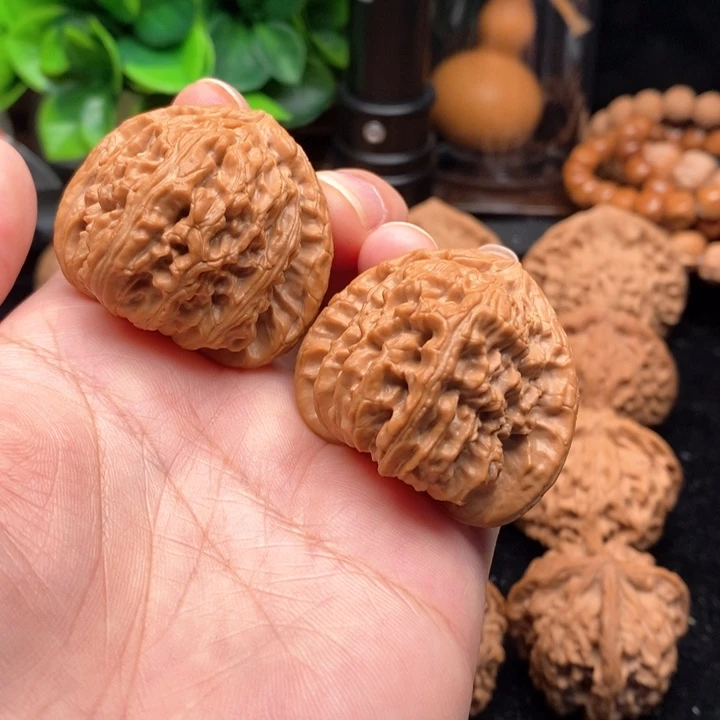 文玩核桃把件40三角白