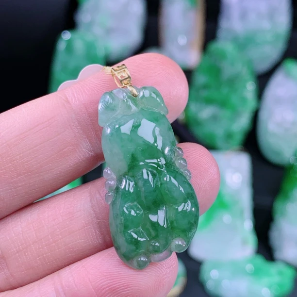 天然A货翡翠18k金满绿翡翠佛手 货号:A163041尺寸:39-16.5-6.5mm