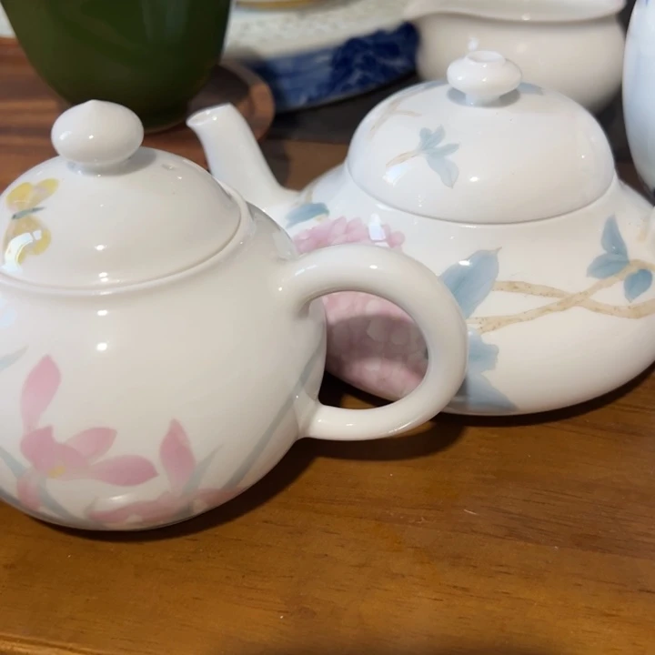 东***化手绘微瑕陶瓷两个