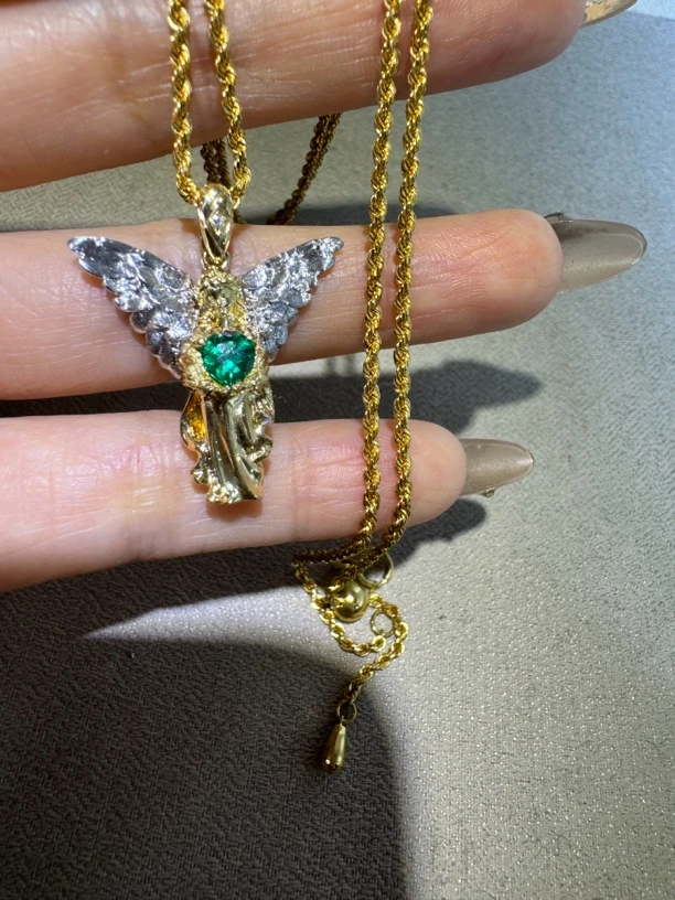 18k镶嵌爱心祖母绿天使吊坠（不含链）