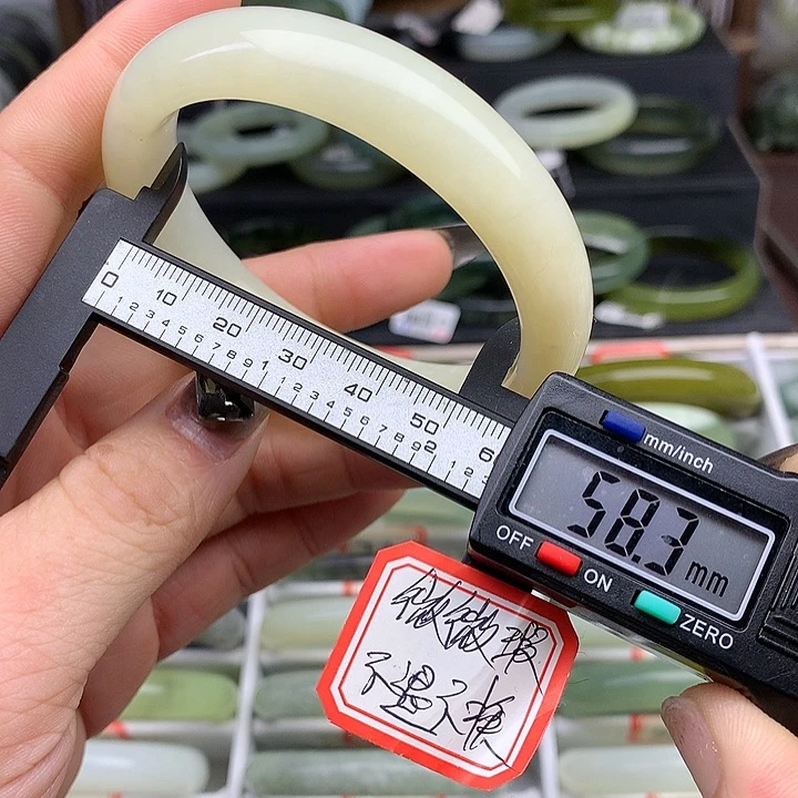 蛇纹石玉手镯未镶嵌968