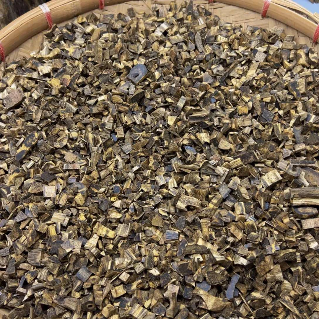 沉香手把件绿棋糖结碎料200克