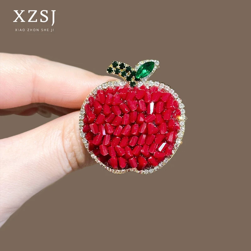铜锆石胸针 圣诞礼物红苹果碎颗粒手工别针高档奢华胸花西装配饰