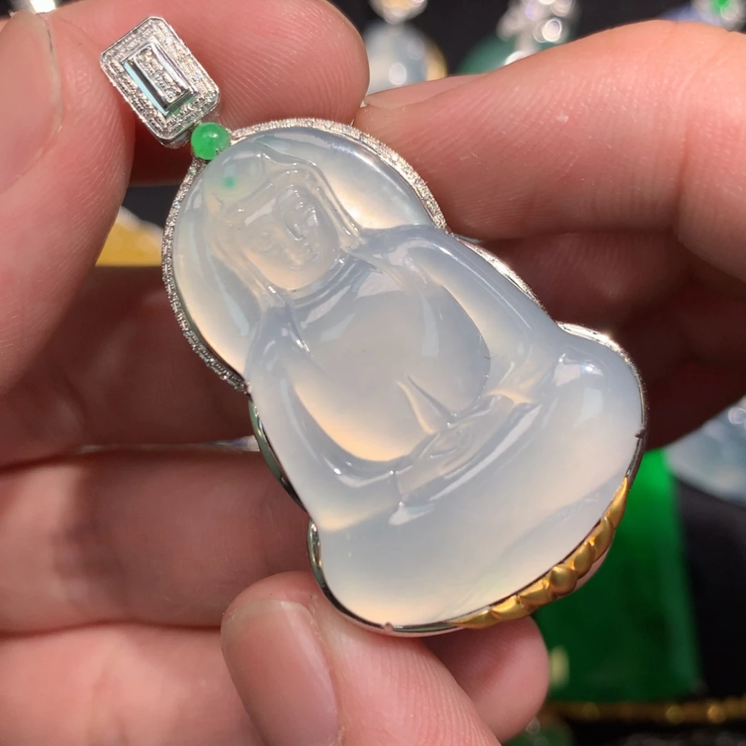 翡翠18K金镶嵌颈饰