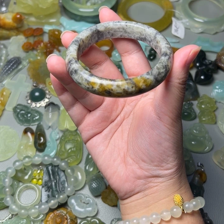蛇纹石玉未镶嵌微瑕