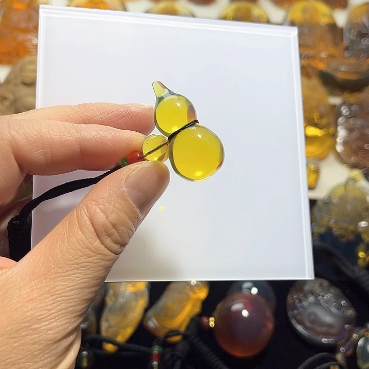 琥珀颈饰未镶嵌蓝珀葫芦