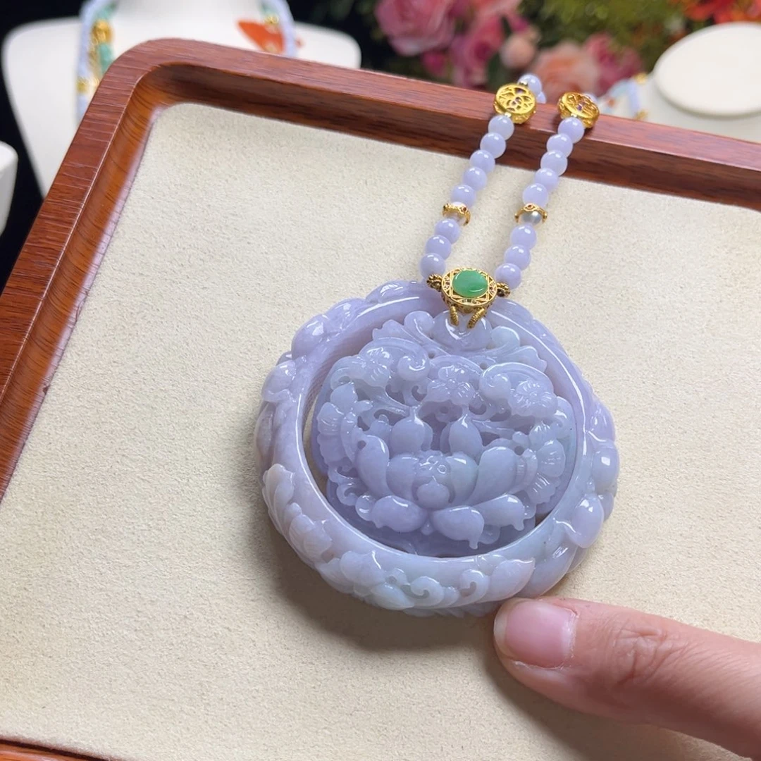 翡翠颈饰未镶嵌紫套镯