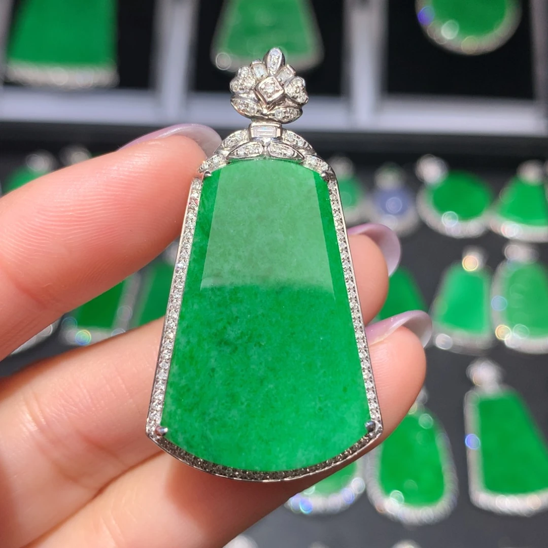 翡翠颈饰18K金镶嵌翡翠