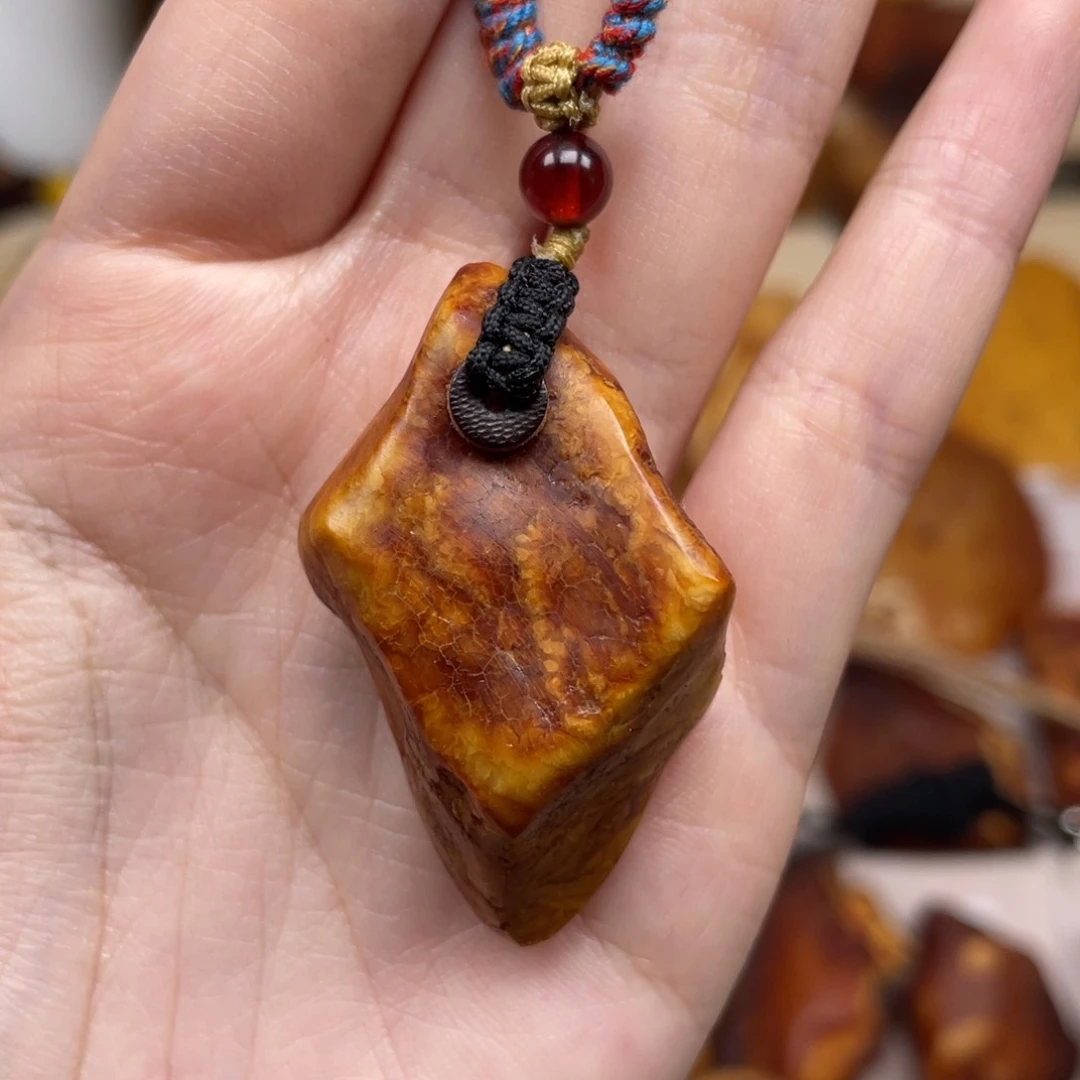 未镶嵌琥珀珠宝奇石