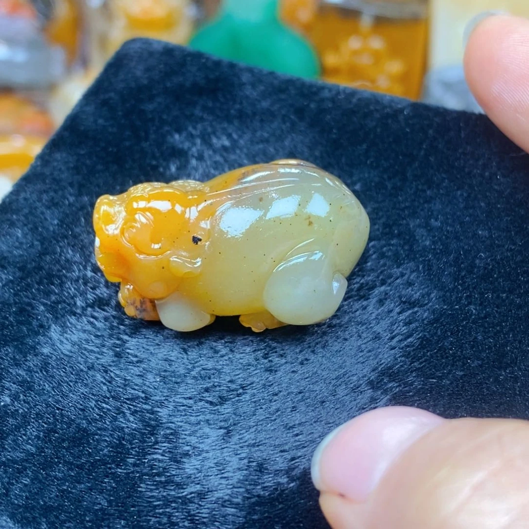 颈饰未镶嵌石英岩玉