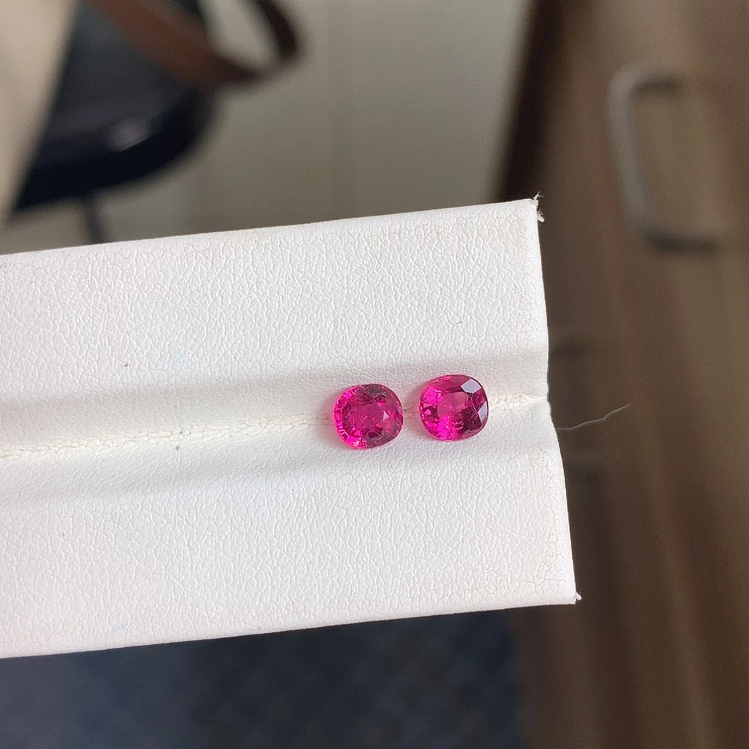 碧玺天然火龙果色卢比来碧玺裸石一对未镶嵌