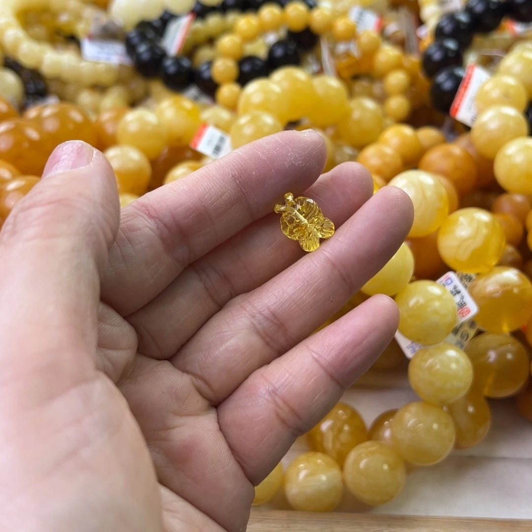 琥珀珠宝奇石未镶嵌