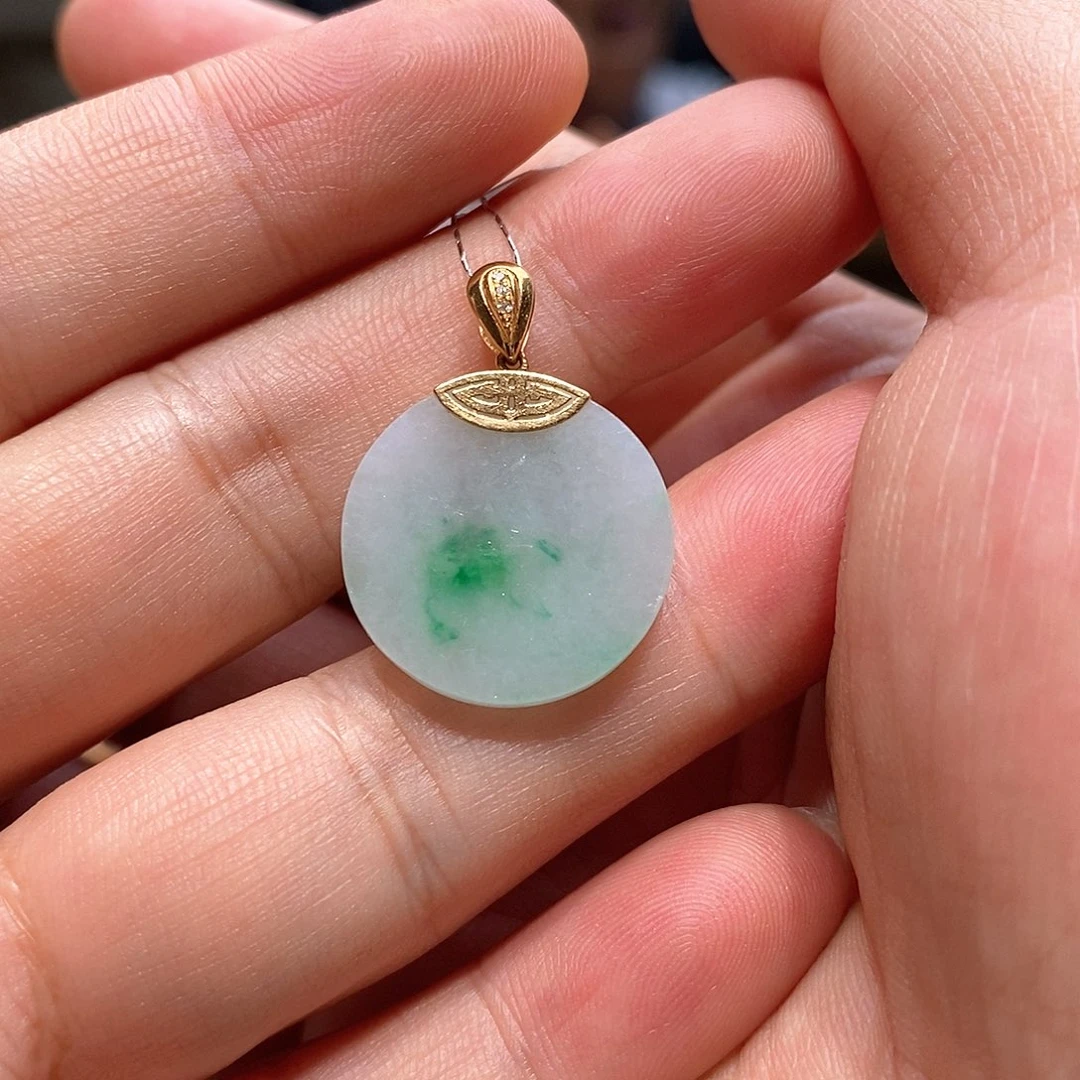 翡翠18K金镶嵌颈饰平安无事牌