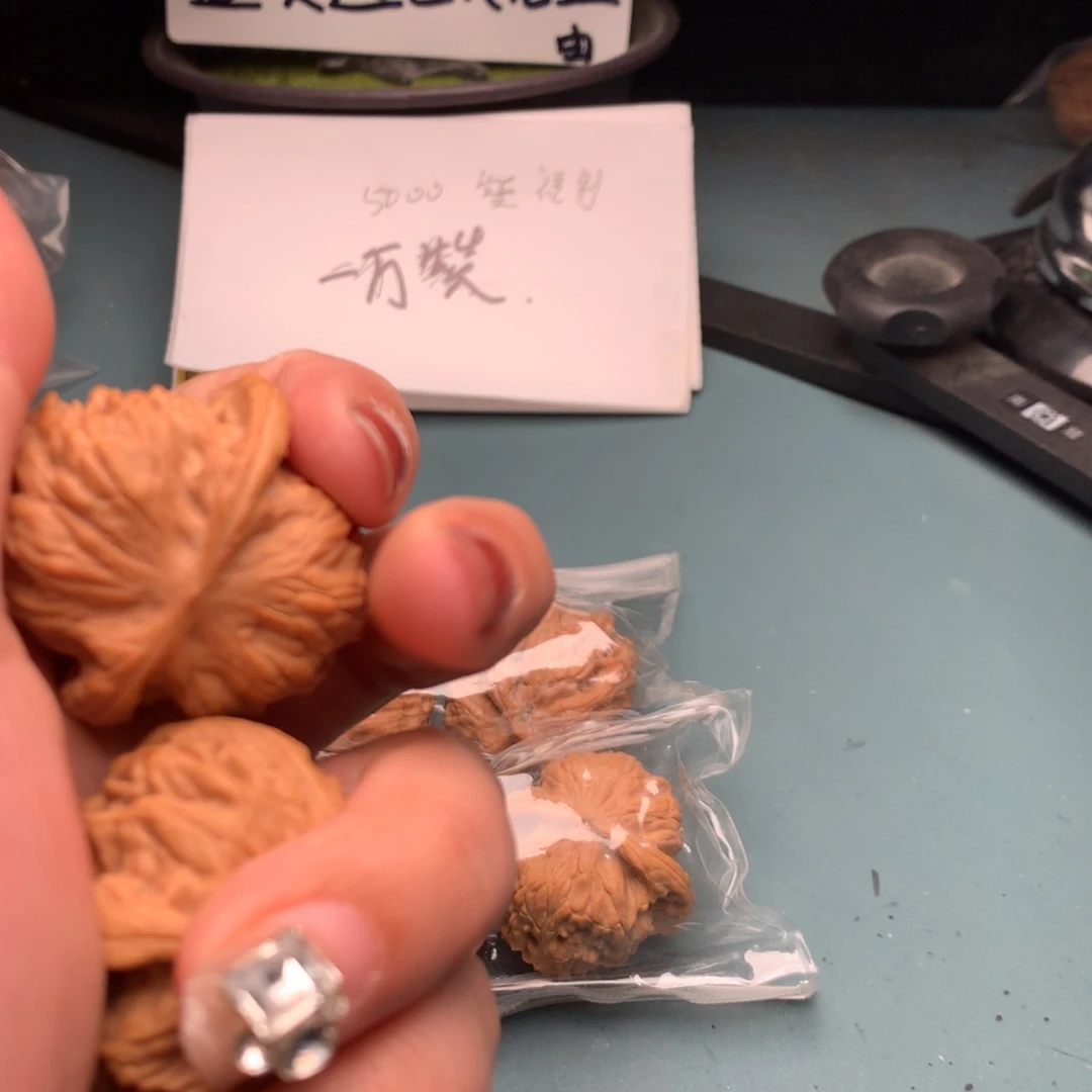 文玩核桃把件野狼39左右